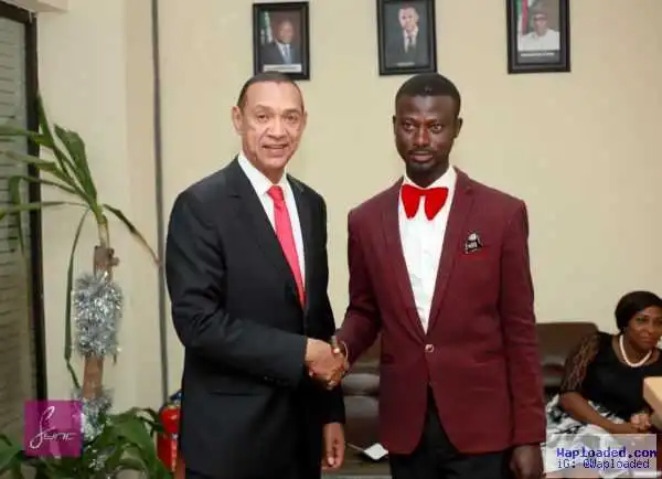 Photos: The “Dapper Windscreen Washer” Abdulahi Olatoyan Meets Senator Ben Bruce With Same Suit